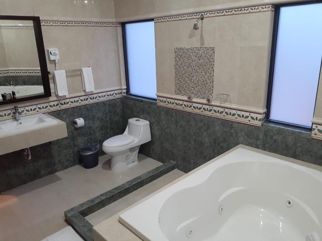 Hotel Candelero Yuriria Εξωτερικό φωτογραφία